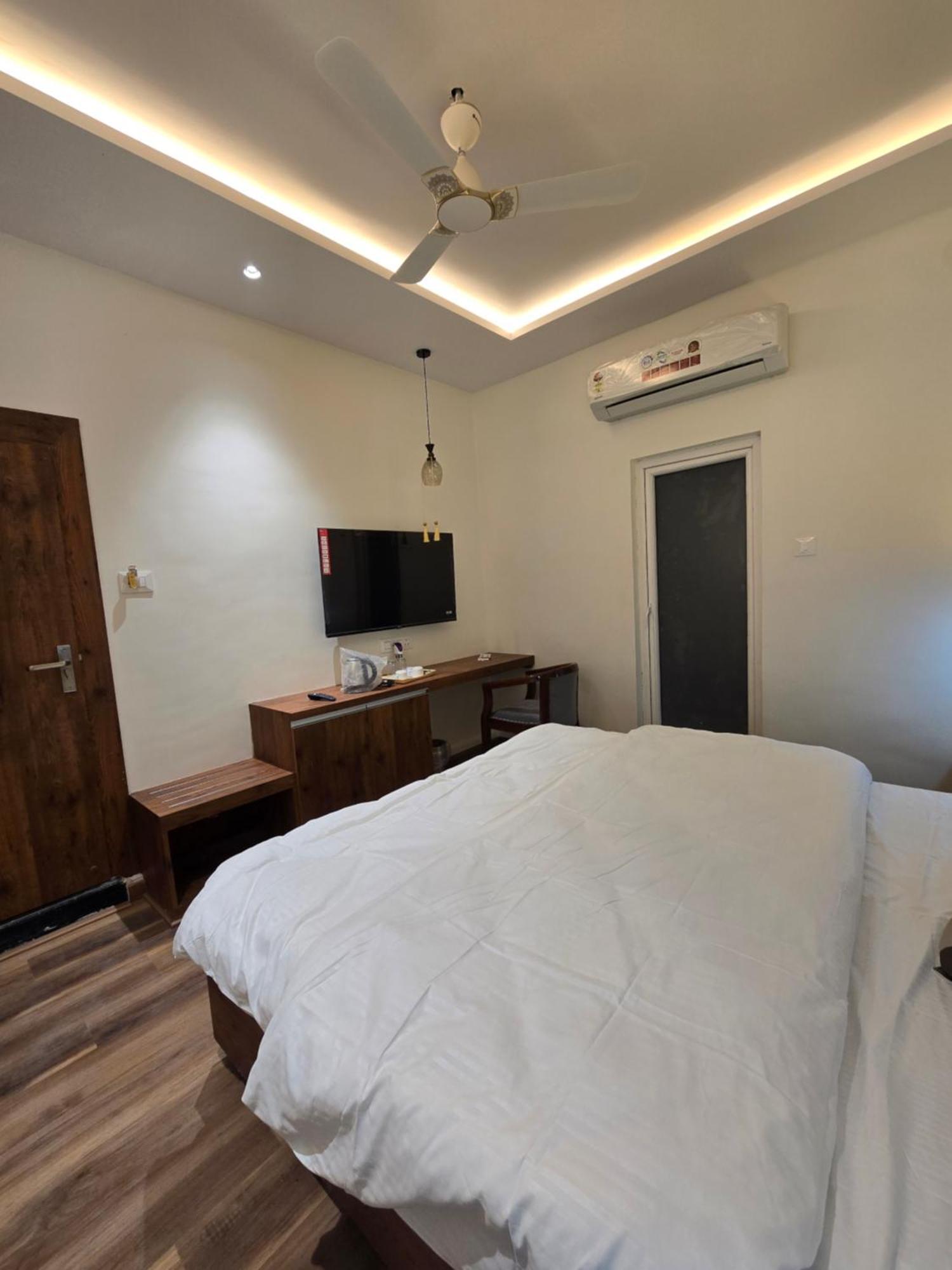 Hotel Fortune Ayodhya Exterior photo